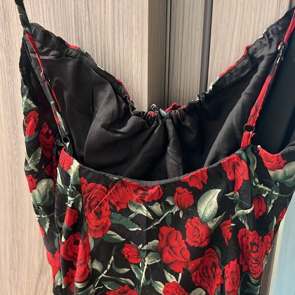 NWT REVOLVE & ROMANCE lovers COMMENSE red roses on black maxi dress M - Picture 9 of 14